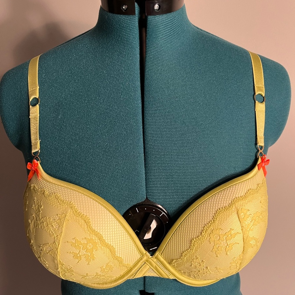 Victoria Secret lacy bra